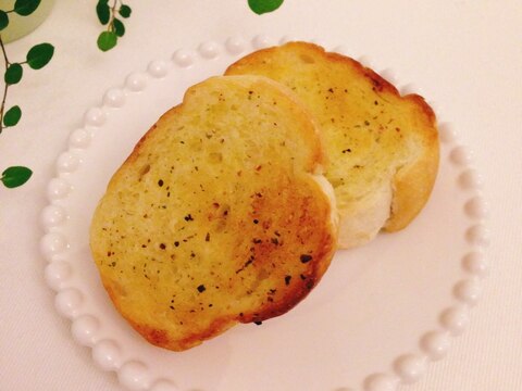 ガーリックトースト♪付け合わせやおつまみにも♡